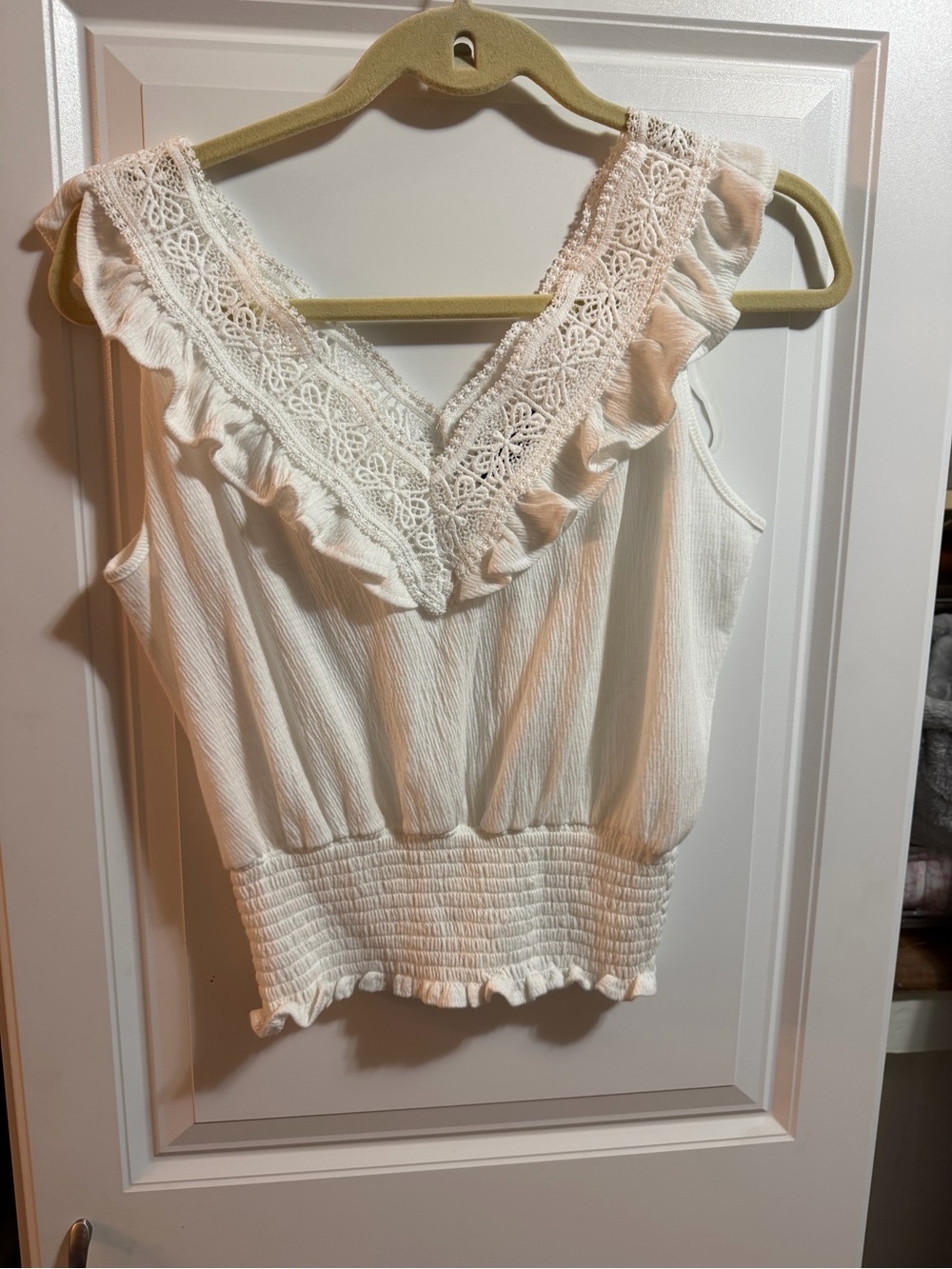 Brand New Almost Famous beautiful sleeveless Shirt with lace detail size Medium